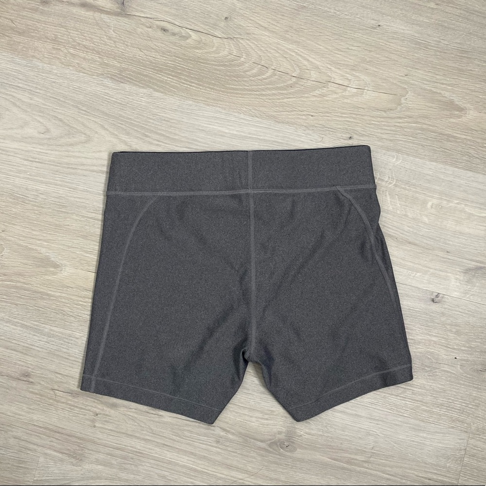 Under Armour Compression Shorts - Picture 4 of 7
